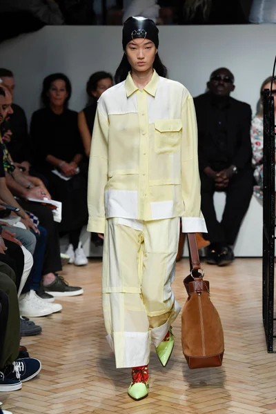 Look 48